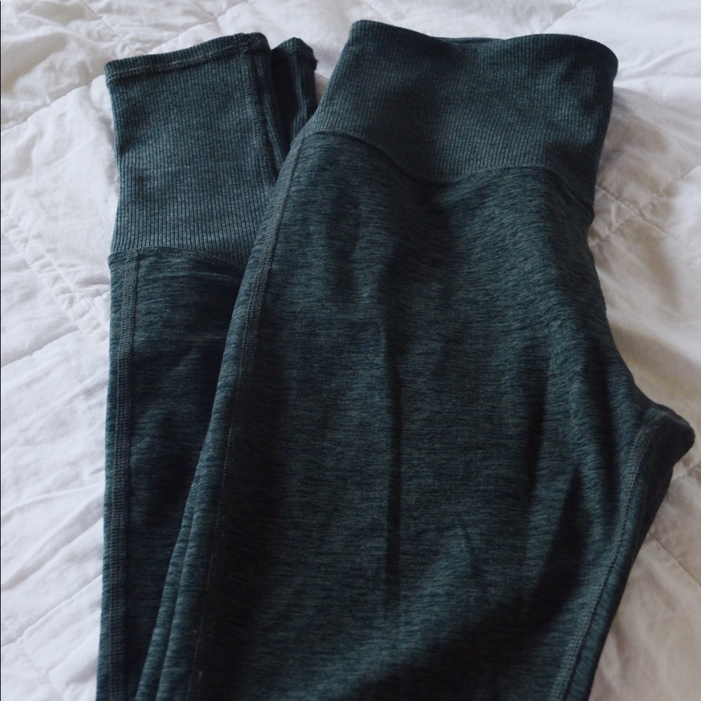Women’s Alo Yoga pants